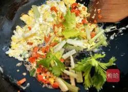 Illustration of how to make bean paste and egg fried rice 4