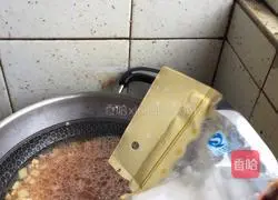 Illustration of how to make potato and chicken braised rice 5