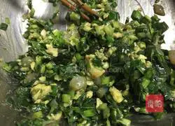 Illustration of how to make leek, egg and shrimp buns 4