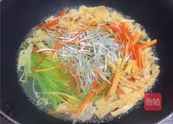 Illustration of how to make cold noodles with shredded chicken 4