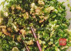 Illustration of how to make leek meat dumplings 5