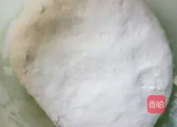 Illustration of how to make bell pepper stuffed dumplings 1