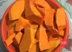 Illustration of how to make piggy steamed buns 1