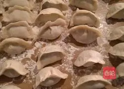 Illustration of how to make lobster and pork dumplings 14