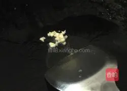 Illustration of how to make fried noodles with carrot and meat floss 5