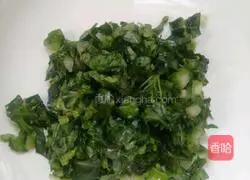 Illustration of how to make dumpling skin pot stickers 6