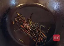 Illustration of how to make noodles with scallion oil 3