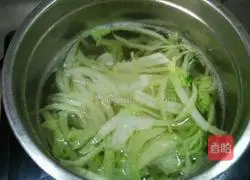 Illustration of how to make cabbage noodles 4