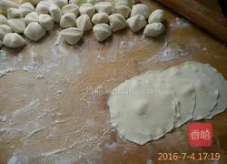 Illustration of how to make white radish and mutton stuffed dumplings 9
