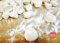 Illustration of how to make leek and egg dumplings 4