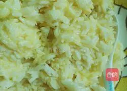 Illustration of how to make egg fried rice 1