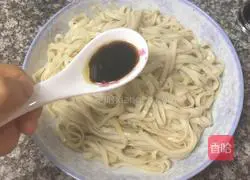 Illustration of how to make five-spice noodles + Jinyu Liangyuan 16