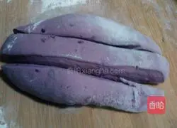 Illustration of how to make steamed purple sweet potato cakes 6