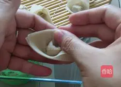 Illustration of how to wrap Yuanbao wontons 4