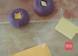 Illustration of how to make purple potato cheese sandwich pancake 9