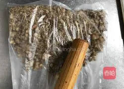 Illustration of how to make walnut and peanut pancakes 2