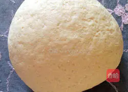 Illustration of making glutinous rice flavored sausage and bean dregs steamed bun rolls 11