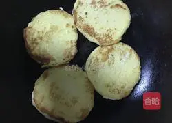 Simple breakfast-fried steamed buns recipe 4