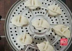 Illustration of how to make small apple steamed buns 15