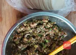 Illustration of how to make pork and sauerkraut dumplings 8