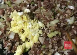 Illustration of how to make mutton and radish dumplings 2