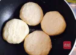 Illustration of how to make cornmeal pancakes 1