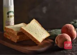 Illustration of how to make a peach sandwich 1