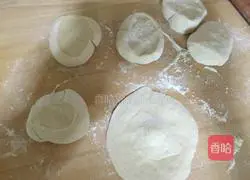 Illustration of how to make beef and green onion buns 8