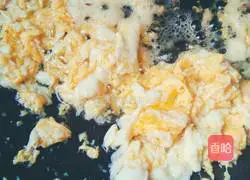 Illustration of how to make fried instant noodles with eggs 7