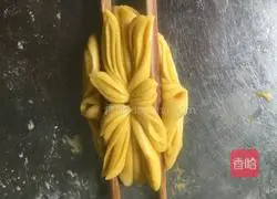  Illustration of how to make pumpkin lotus steamed buns 17