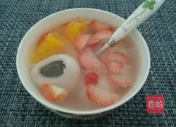 Illustration of making glutinous rice balls with fresh fruits 7