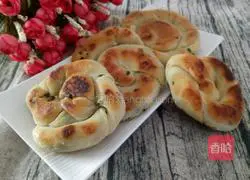 Illustration of how to make pan-fried scallion pancake 14