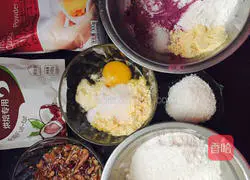 Glutinous rice and red bean paste sunflower cake Illustration of how to do it 1