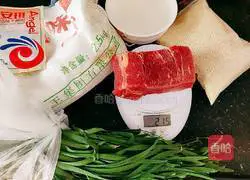 Illustration of how to make beef brisket and chive buns 2