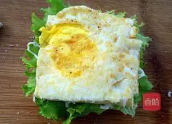 Illustration of how to make bacon cheese sandwich 4