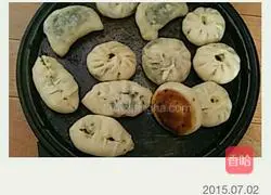 Illustration of how to make steamed buns stuffed with jelly and chives 11