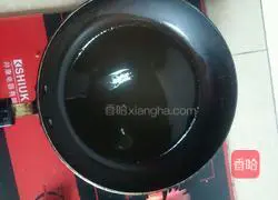 Illustration of how to make steamed buns fried with egg liquid 3