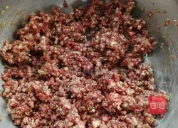 Illustration of how to make dumplings stuffed with mutton and beans 6