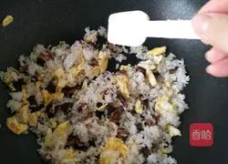 Illustration of how to make mushroom and egg fried rice 9