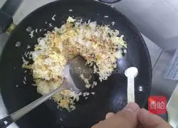 Illustration of how to make beef tendon fried rice 8