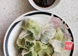 Illustration of how to make pork and fennel dumplings 18