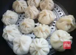 Illustration of how to make breakfast meat buns 6