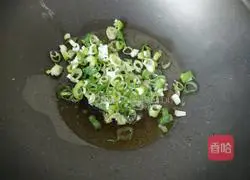 Illustration of how to make scallion egg pancake 3
