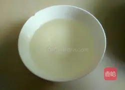 White Illustration of how to make red bean and purple sweet potato cakes 1