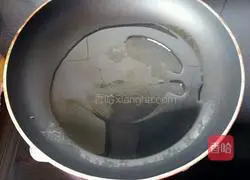 Illustration of how to make gold-wrapped silver egg fried rice 4