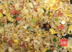 Illustration of how to make ham and egg fried rice 8