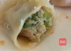 Illustration of how to make green pepper and pork dumplings 6