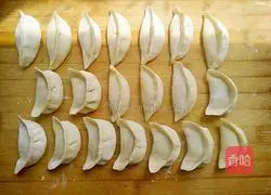 Illustration of how to make potato stuffed dumplings 10