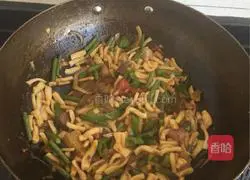 Illustration of how to make diced fried noodles 11