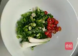 Illustration of how to make spicy noodles 1